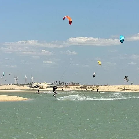 Sieben Tage für Fortschritte beim Kitesurfen oder Wingfoilen