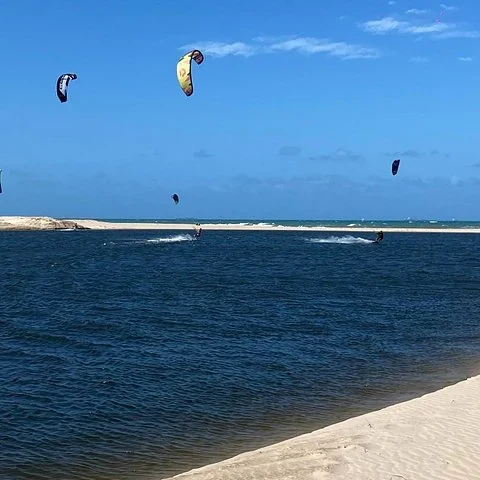 Sieben Tage für Fortschritte beim Kitesurfen oder Wingfoilen
