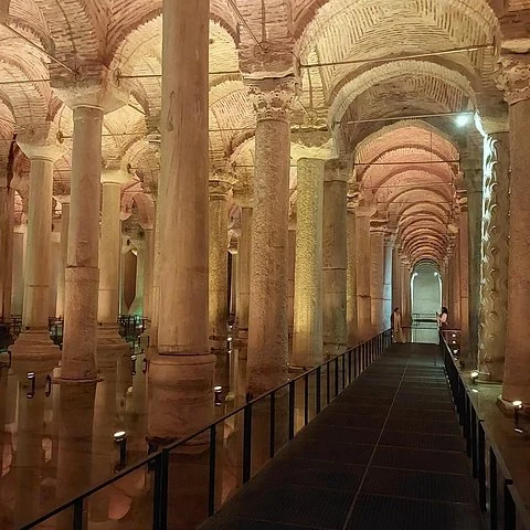Découvrez la Citerne Basilique avec un guide privé