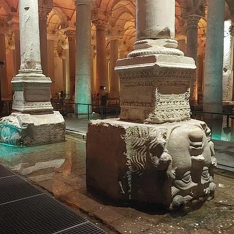 Découvrez la Citerne Basilique avec un guide privé