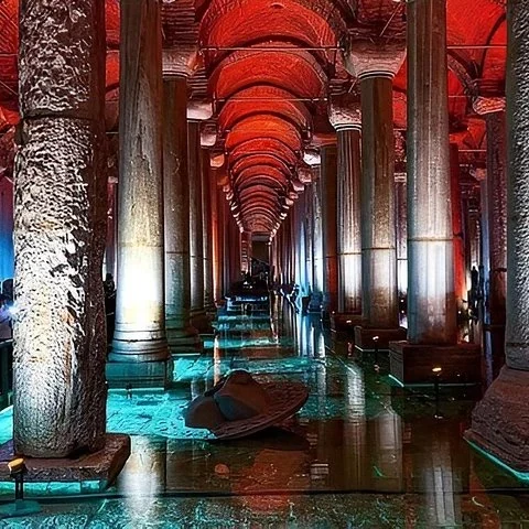 Understand the stories and symbols of the Basilica Cistern