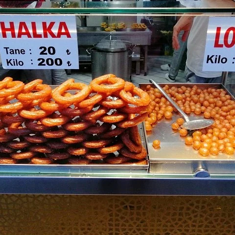 Lokale Küche und Straßenleben bei einer Food-Tour durch Istanbul