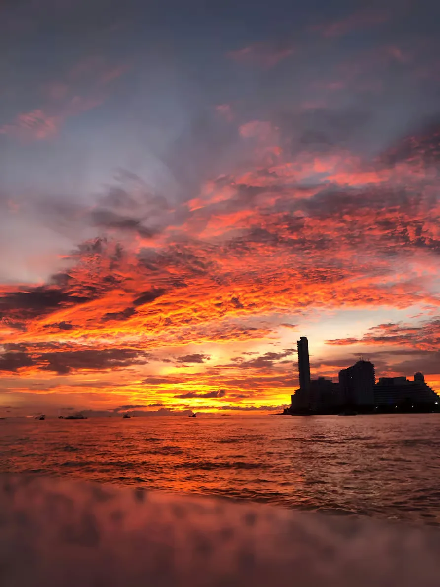 Vivez un party boat à Carthagène au coucher du soleil