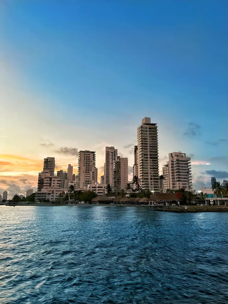 Vivez un party boat à Carthagène au coucher du soleil