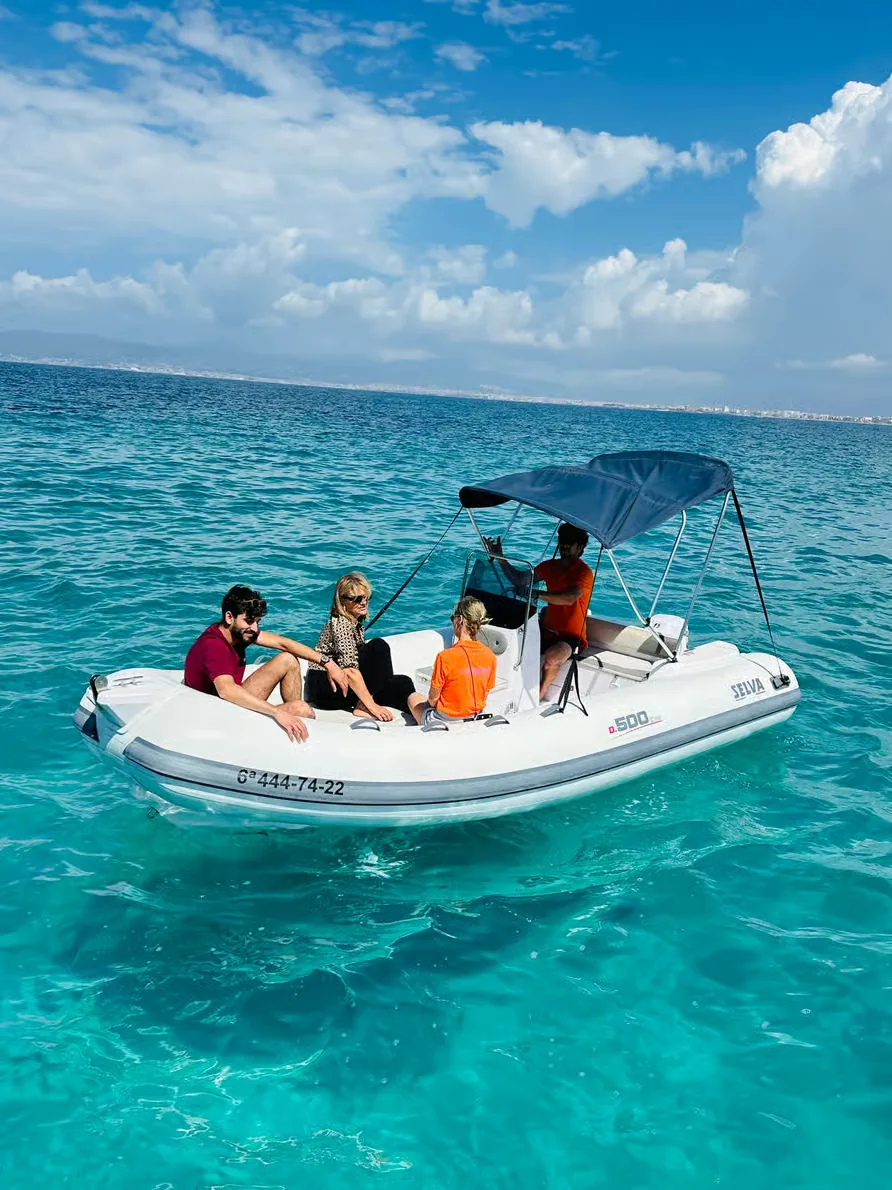 Private boat rental in El Arenal with no license required