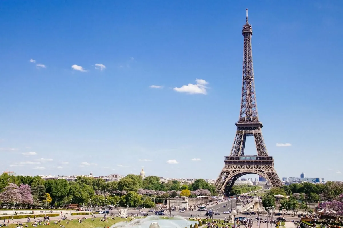 Paris : billet tour Eiffel avec accès optionnel au sommet