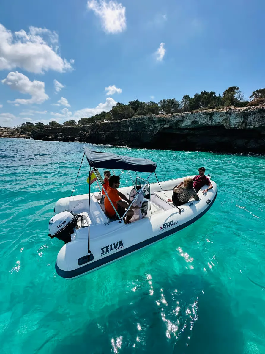 Private boat rental in El Arenal with no license required