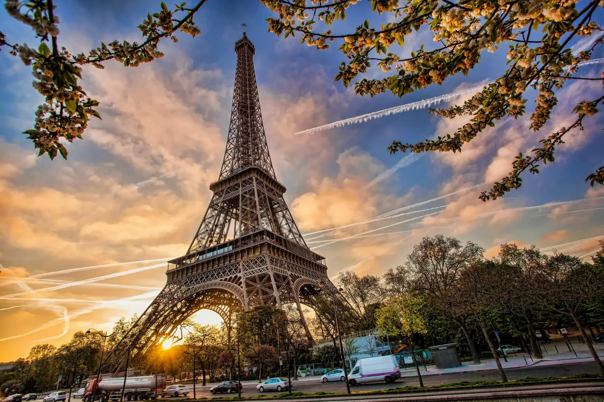 Billet tour Eiffel avec accès réservé, guide et option sommet