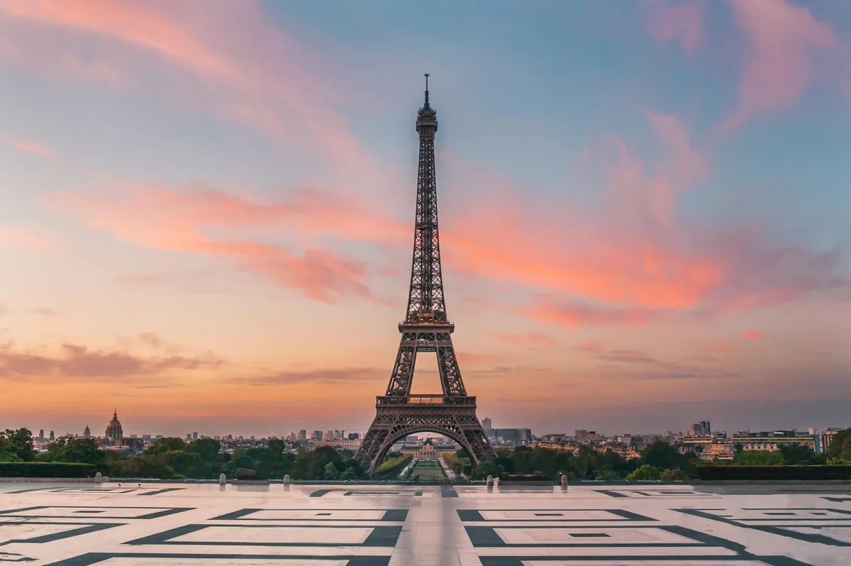 Billet tour Eiffel avec accès réservé et guide