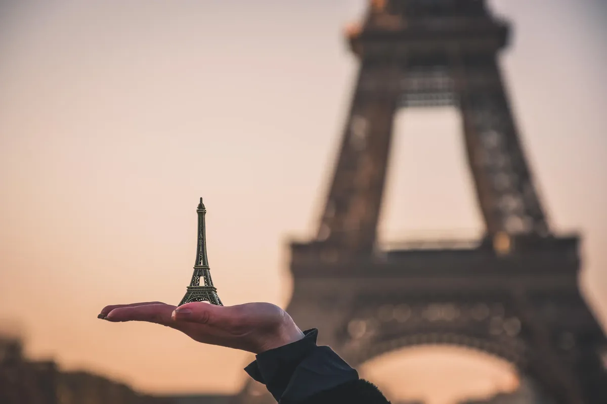 Billet tour Eiffel avec accès réservé et guide