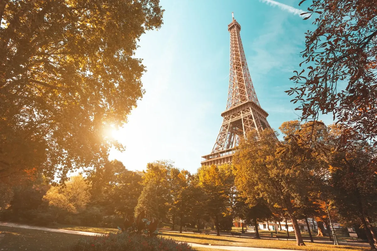 Accès réservé tour Eiffel en ascenseur : deuxième étage ou sommet à Paris