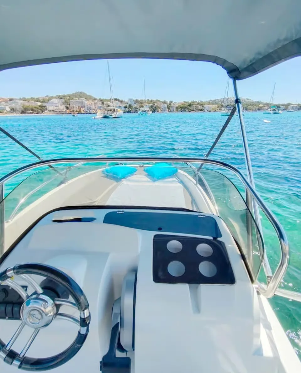 No-license boat rental in Santa Ponsa