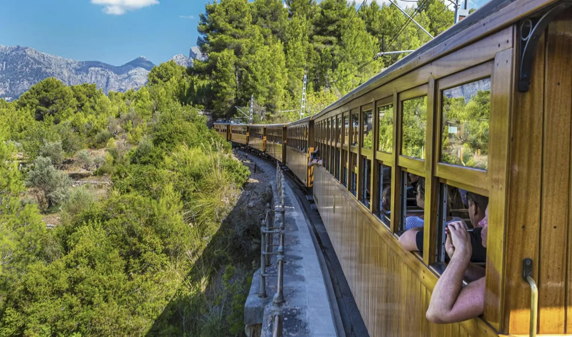 Tour Mallorca barco tren tranvía y autobús | Sóller y Sa Calobra