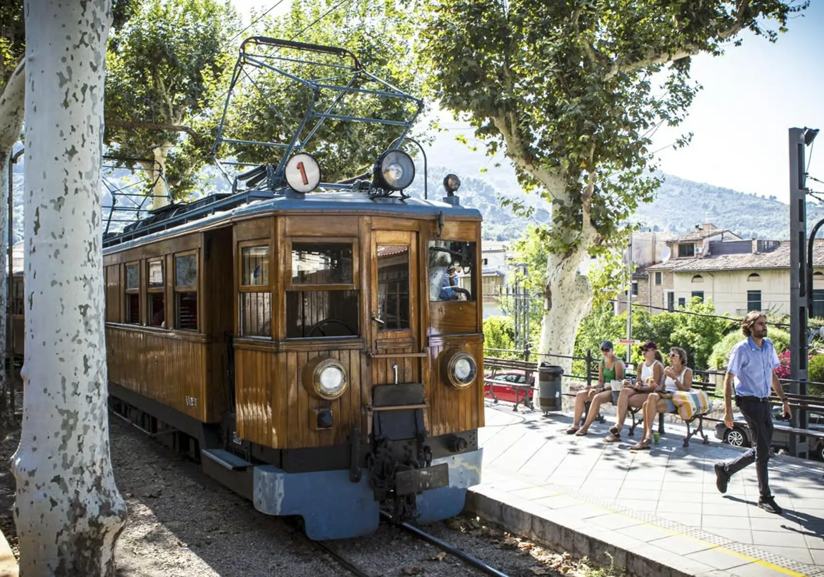 Tour Mallorca en barco, tren, tranvía y autobús