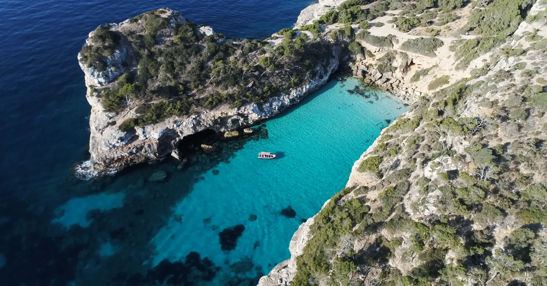 Boat tour from Cala Figuera to Caló de Moro and Cala Màrmols