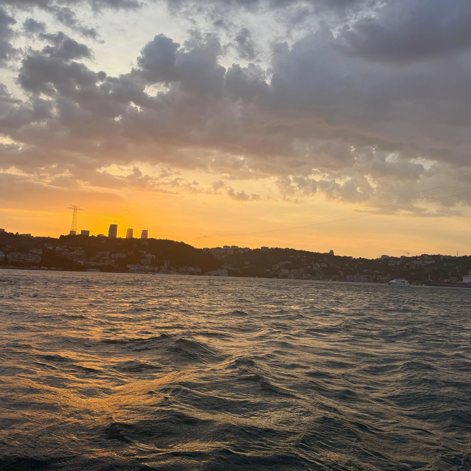 Croisière au coucher du soleil sur le Bosphore en yacht