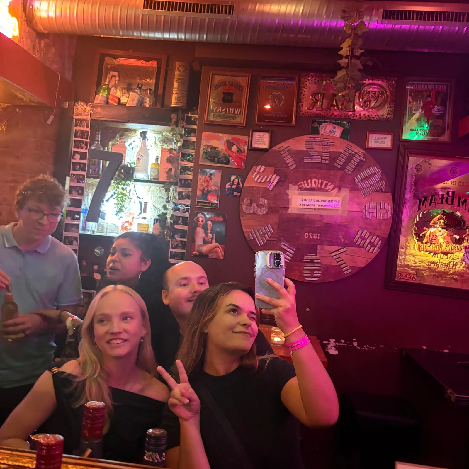 Pub Crawl in Berlin mit Shots und VIP-Club-Eintritt
