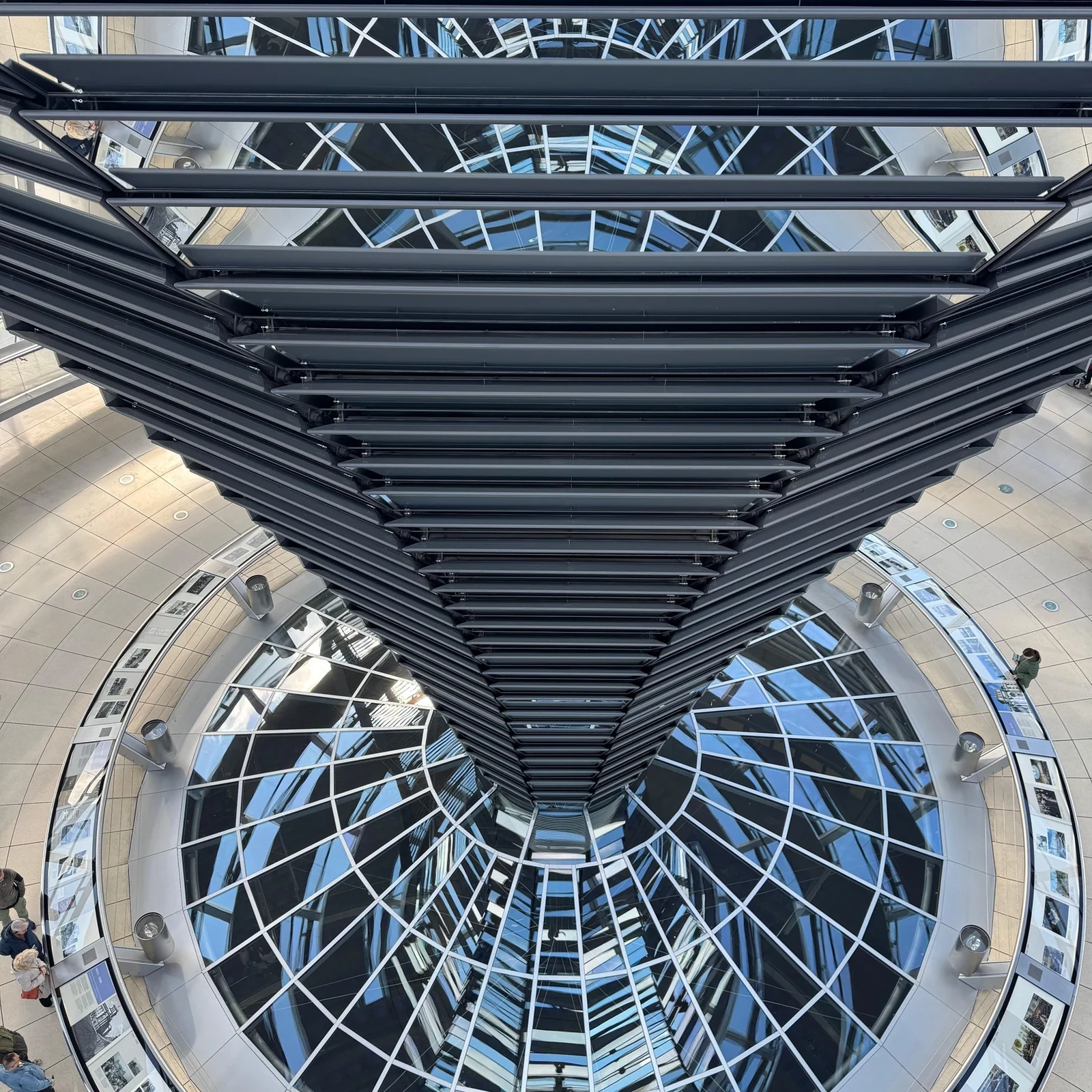 Reichstag Tour Berlin mit Besuch im Regierungsviertel