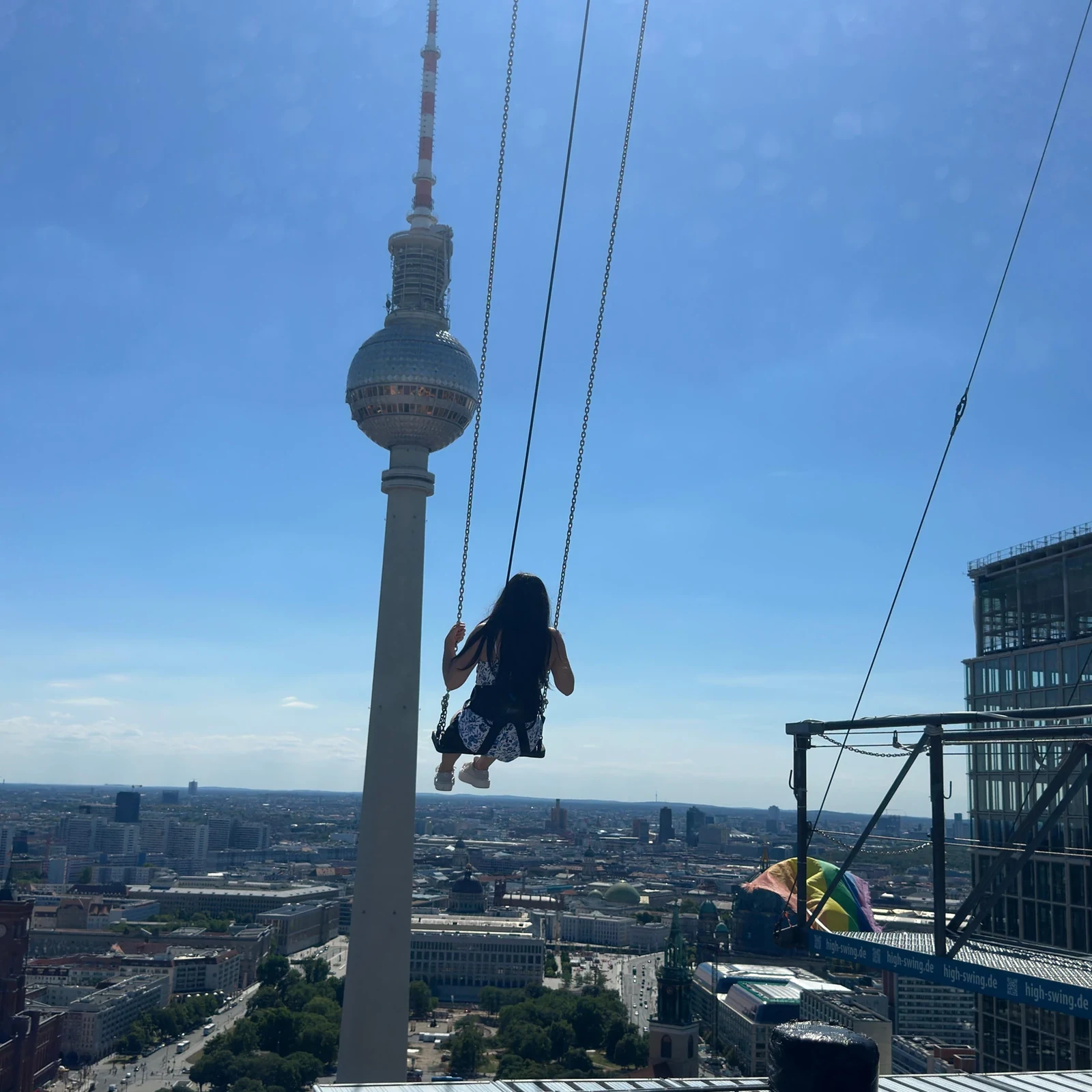 High Swing Berlin Alexanderplatz: Lohnt sich Europas höchste Schaukel?