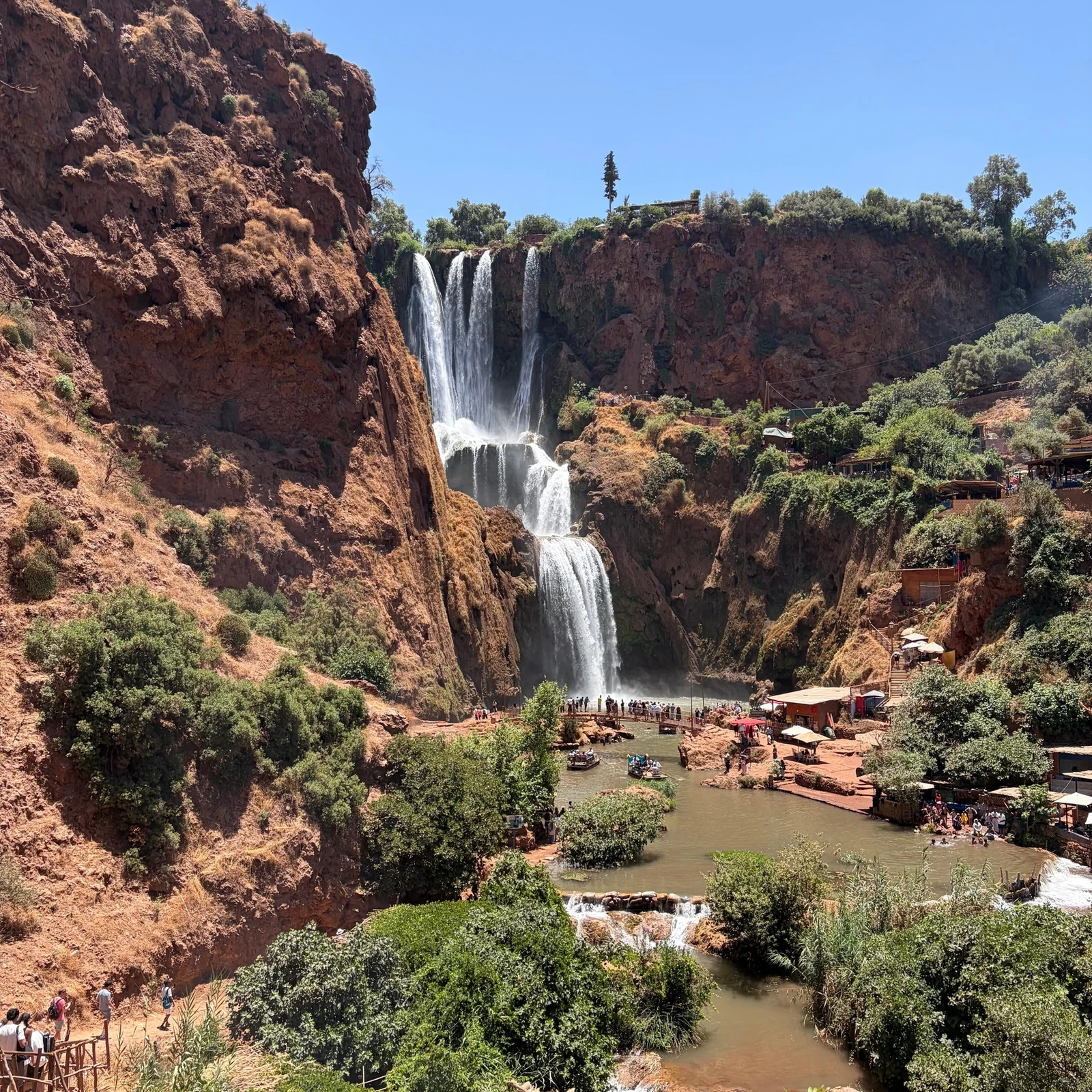 Excursion aux cascades d’Ouzoud depuis Marrakech avec randonnée, bateau et déjeuner