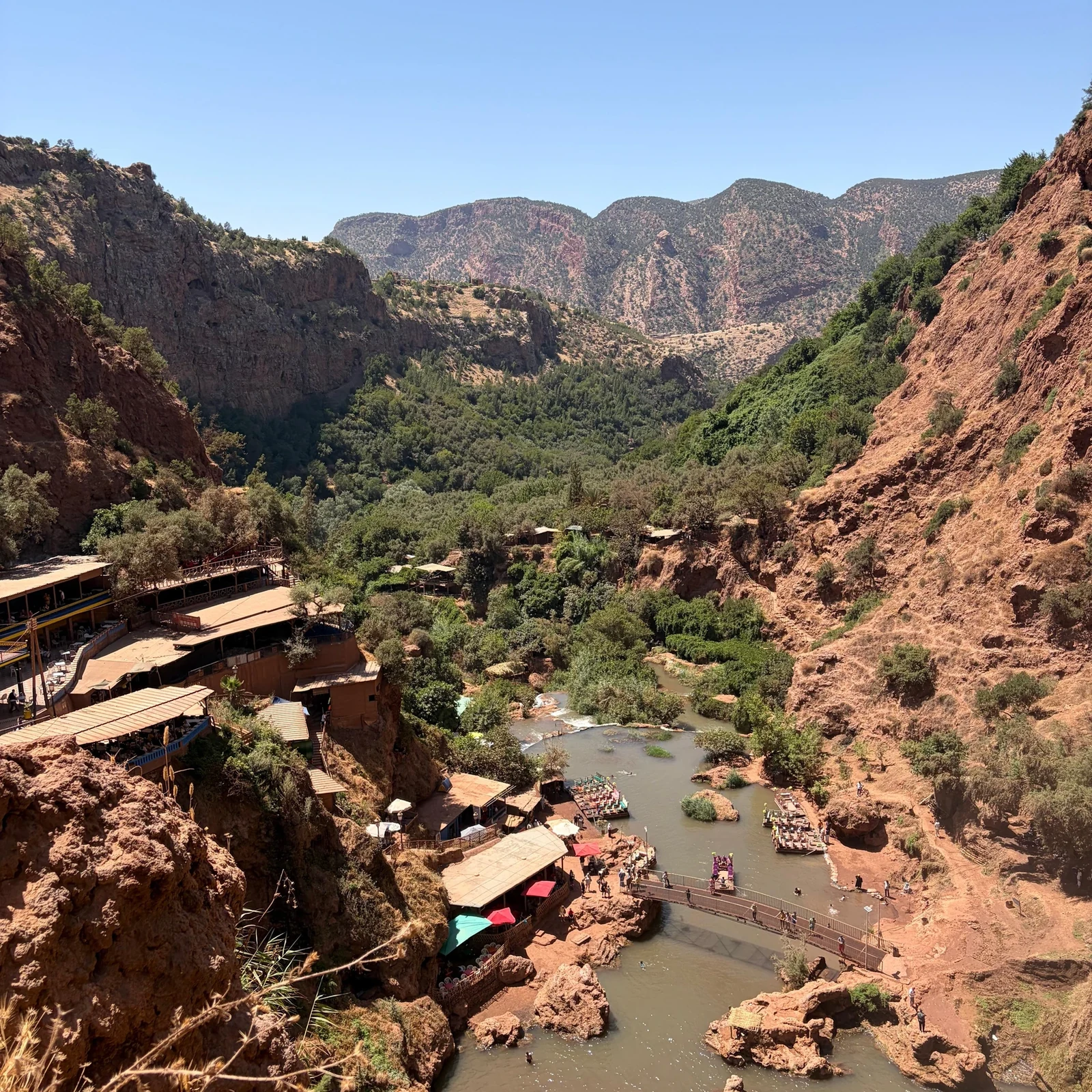Excursion aux cascades d’Ouzoud depuis Marrakech : nature, belvédères et bateau