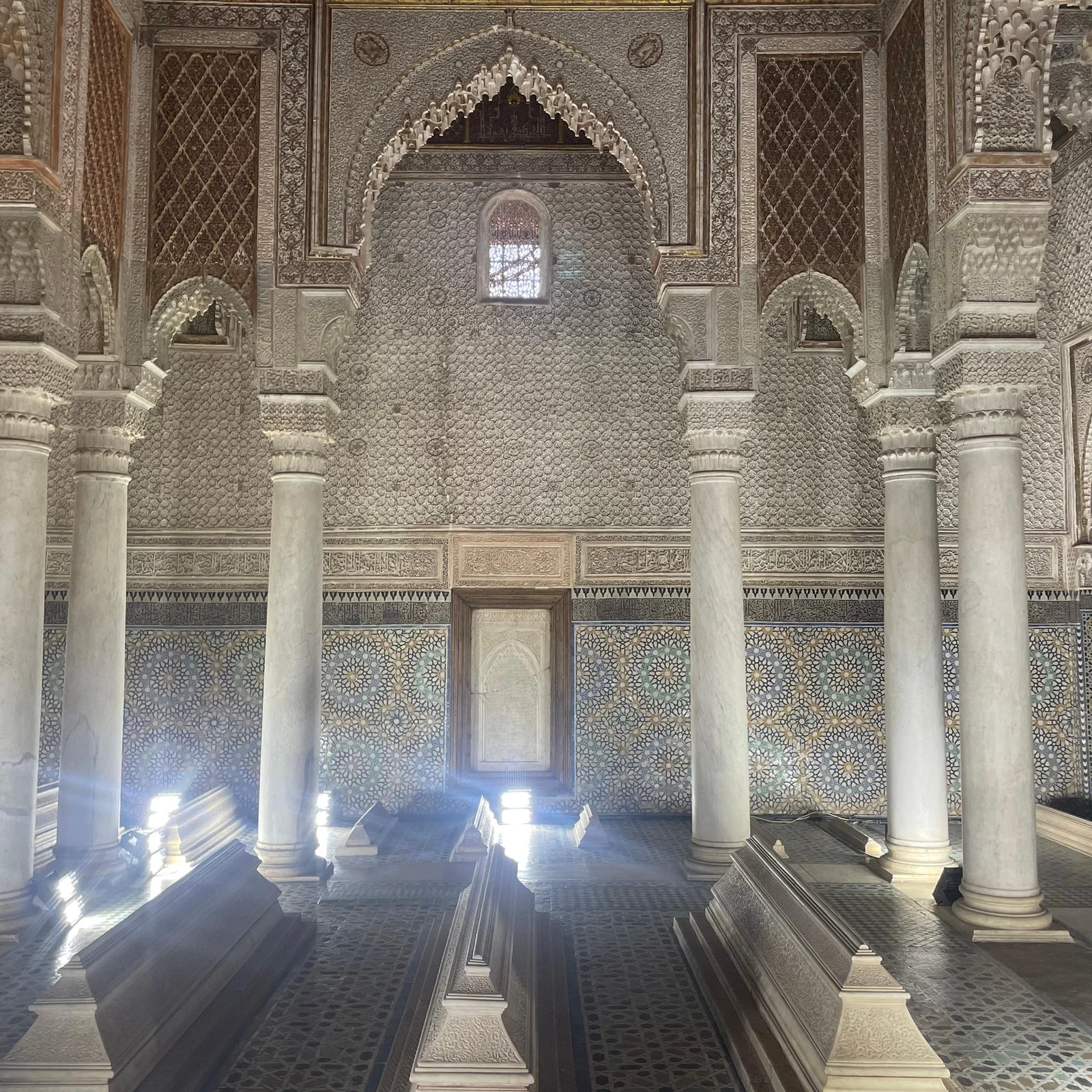 Visite Marrakech Palais Bahia Tombeaux saadiens, souk et médina