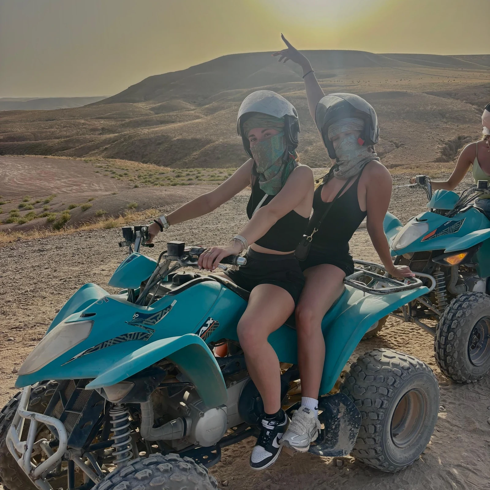 Excursion désert d’Agafay depuis Marrakech avec quad, chameau, dîner et spectacle