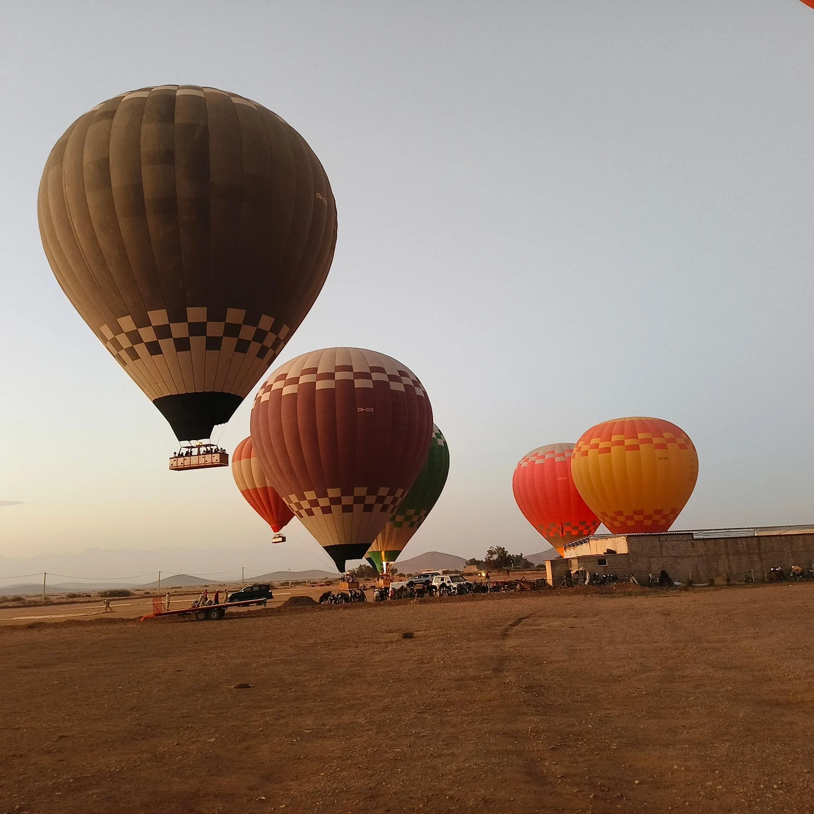 Vol en montgolfière Marrakech au lever du soleil avec petit-déjeuner berbère