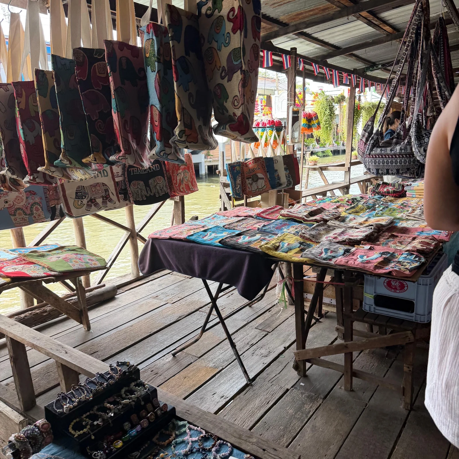 Balade en bateau sur les canaux de Bangkok en long-tail traditionnel