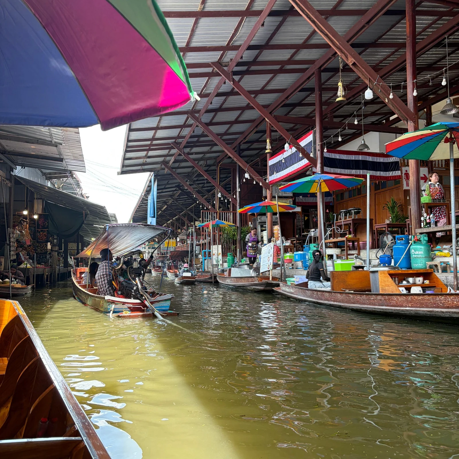 Excursion Damnoen Saduak et Maeklong depuis Bangkok avec guide et barque