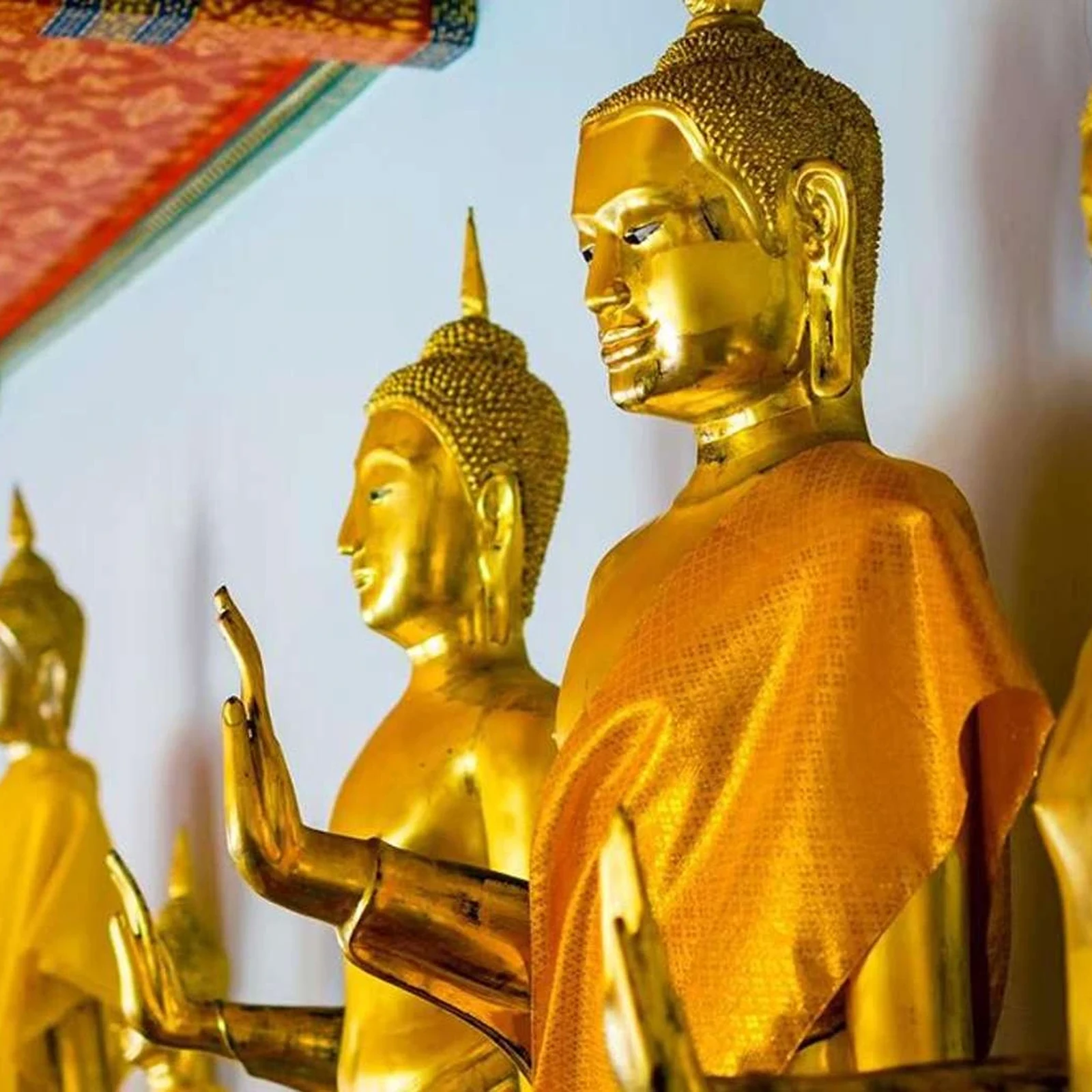 Visite guidée de Wat Pho à Bangkok : le Bouddha couché avec un éclairage spirituel