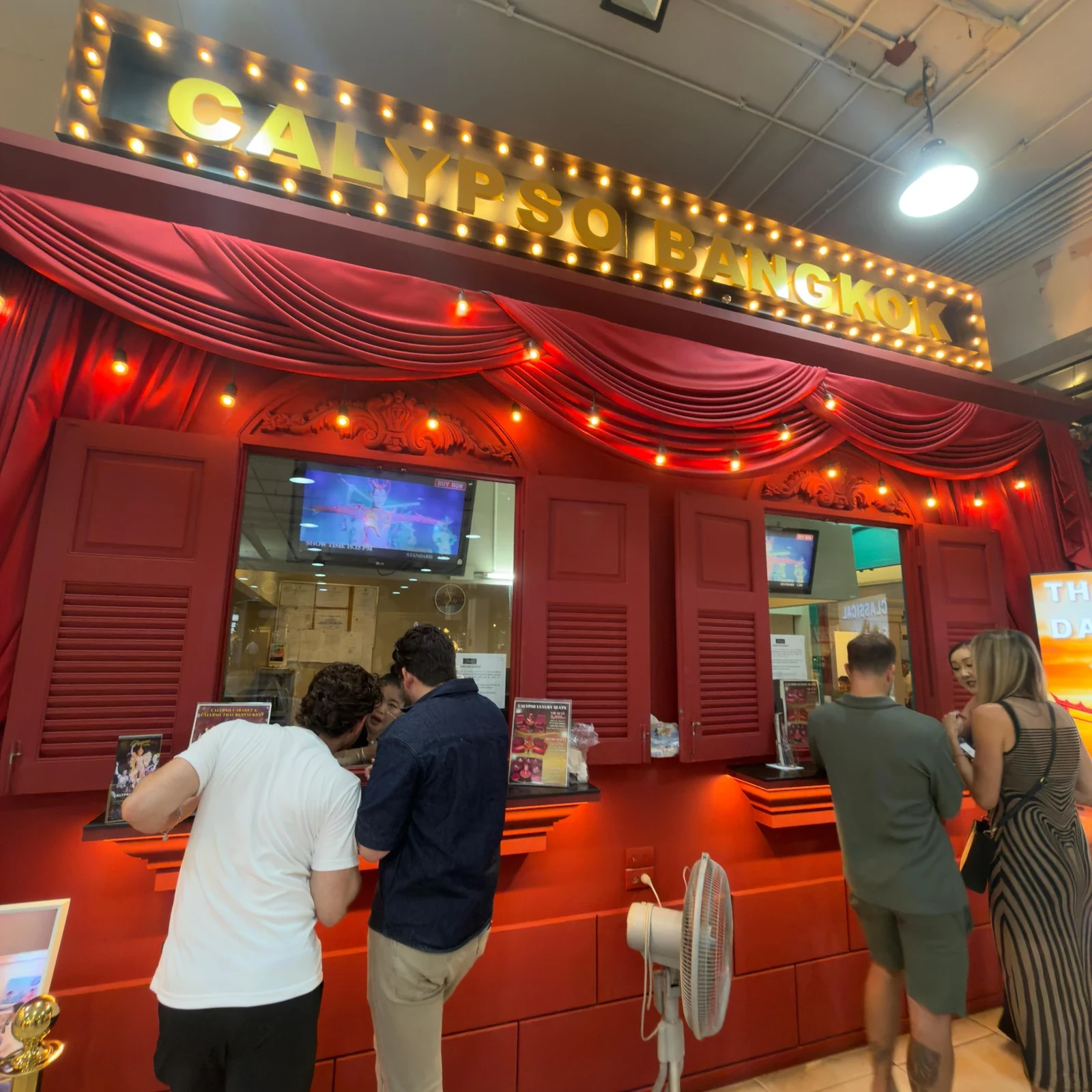 Calypso Cabaret Bangkok avec dîner thaïlandais en option : billets, prix et avis
