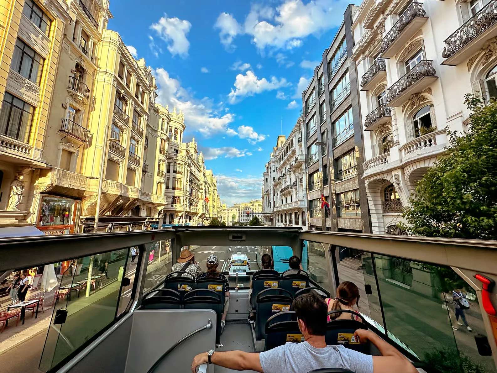 Madrid : tour panoramique nocturne en Big Bus découvert