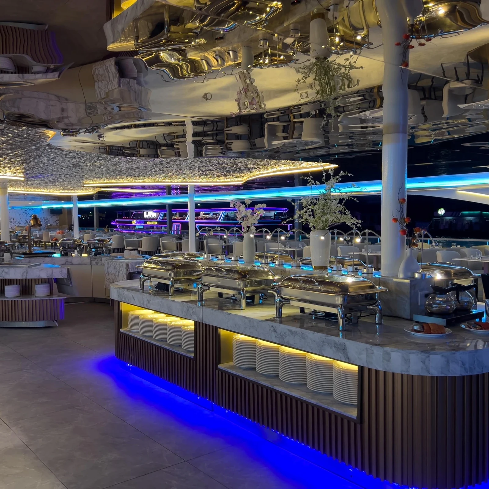 Croisière dîner The Planet Bangkok avec vues nocturnes sur le Chao Phraya