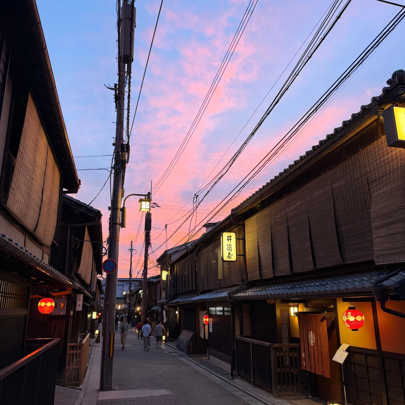Visite nocturne de Gion à Kyoto | Guide et geishas