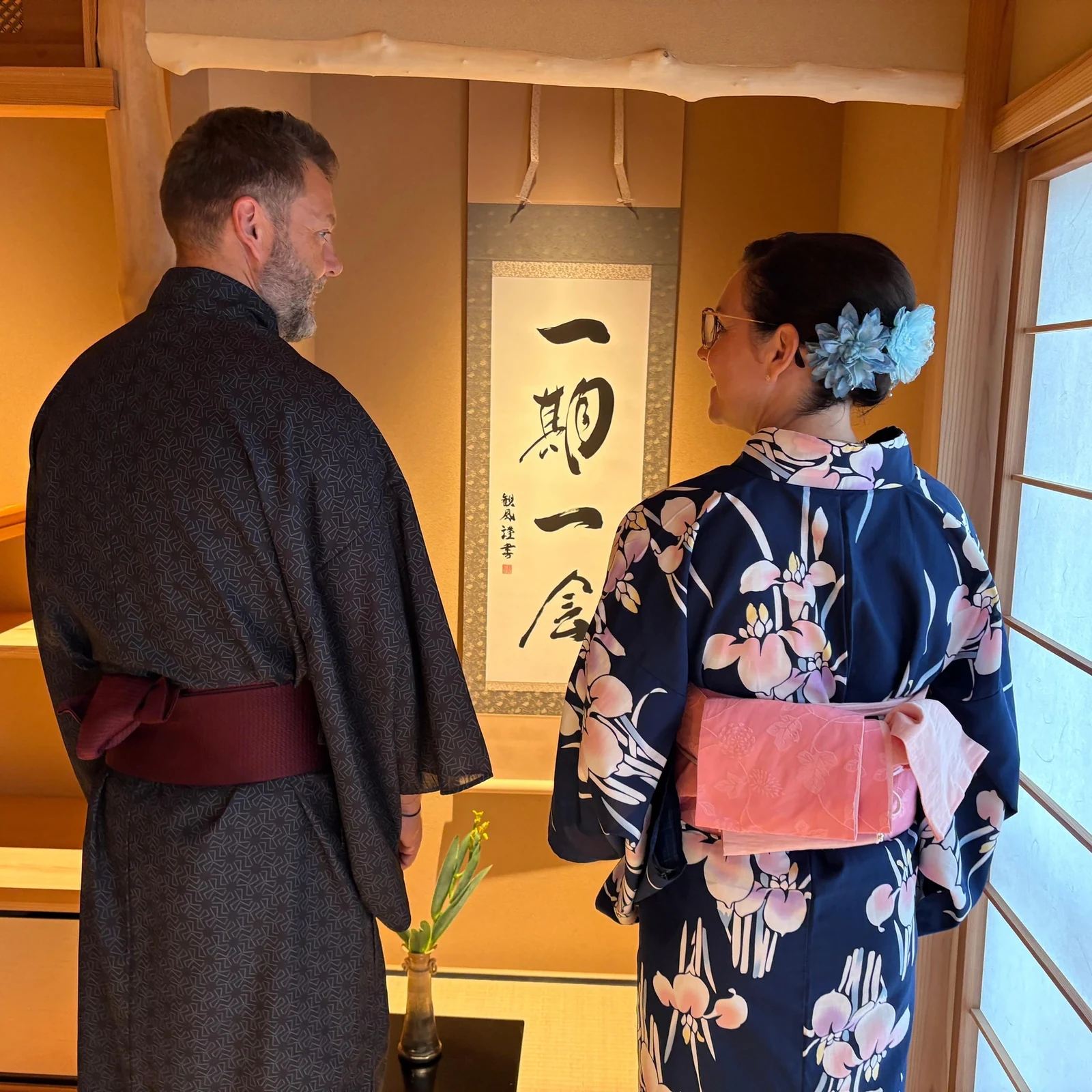 Cérémonie du thé en kimono à Kyoto : matcha, wagashi et tradition à Gion