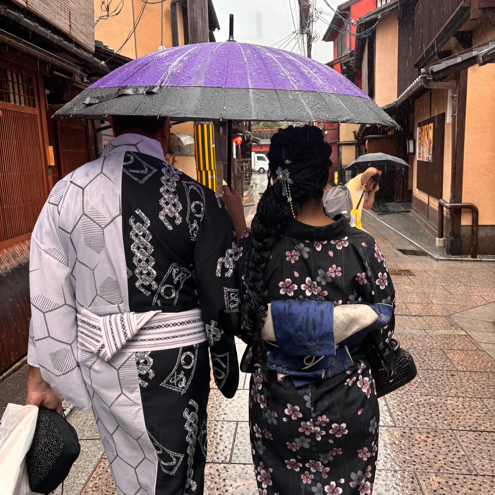 Cérémonie du thé en kimono à Kyoto : matcha, wagashi et tradition à Gion