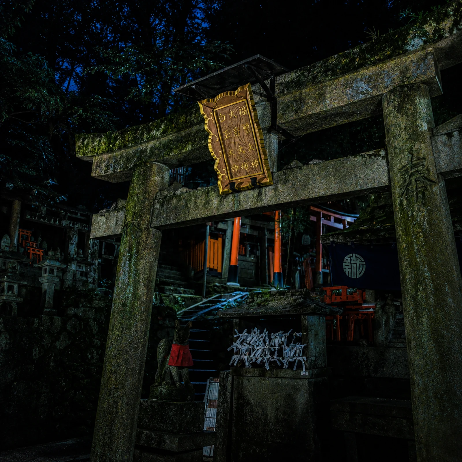 Visite nocturne Fushimi Inari Kyoto avec guide et moins de foule