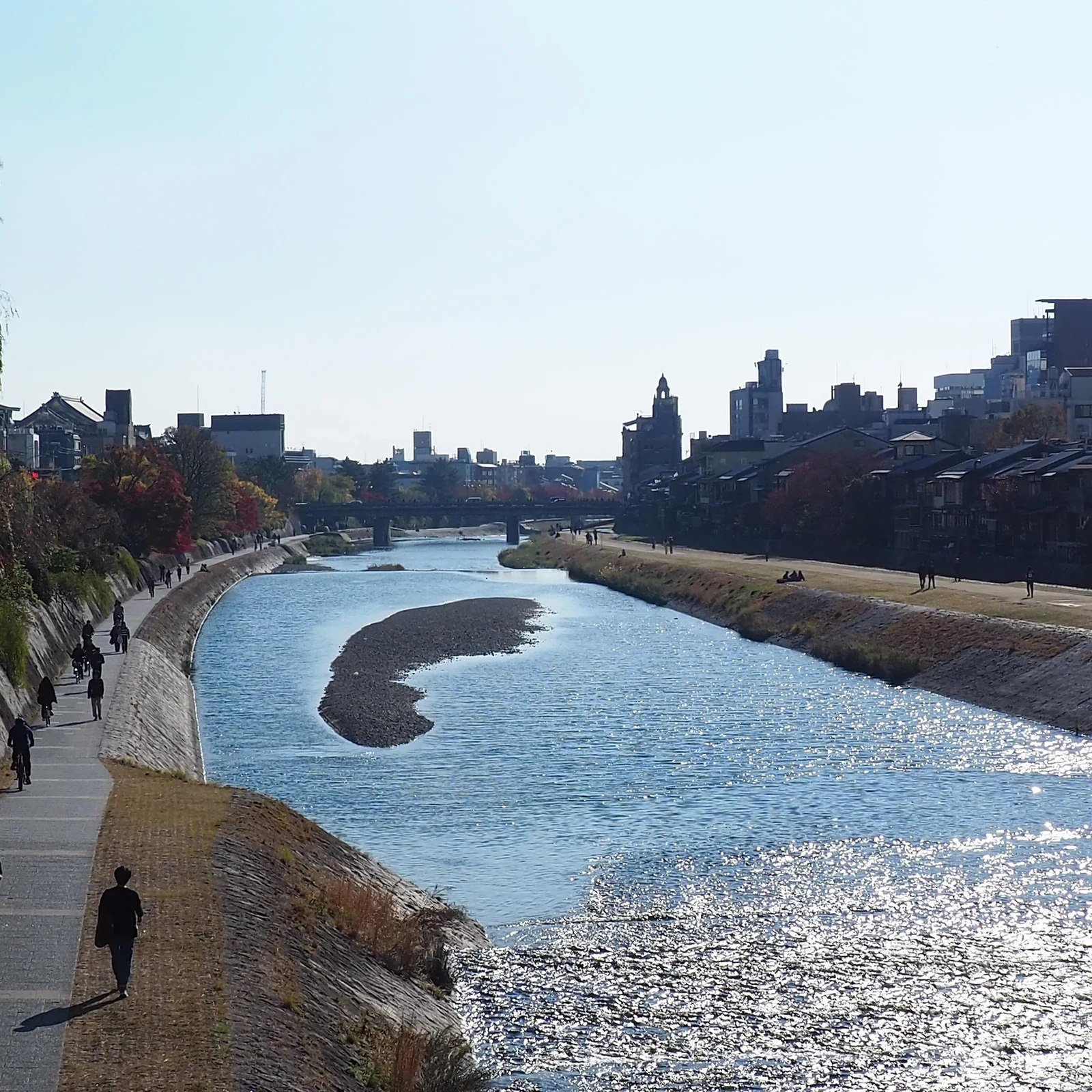E-Bike-Tour durch Kyoto zu ruhigen Ecken und lokalen Geschichten