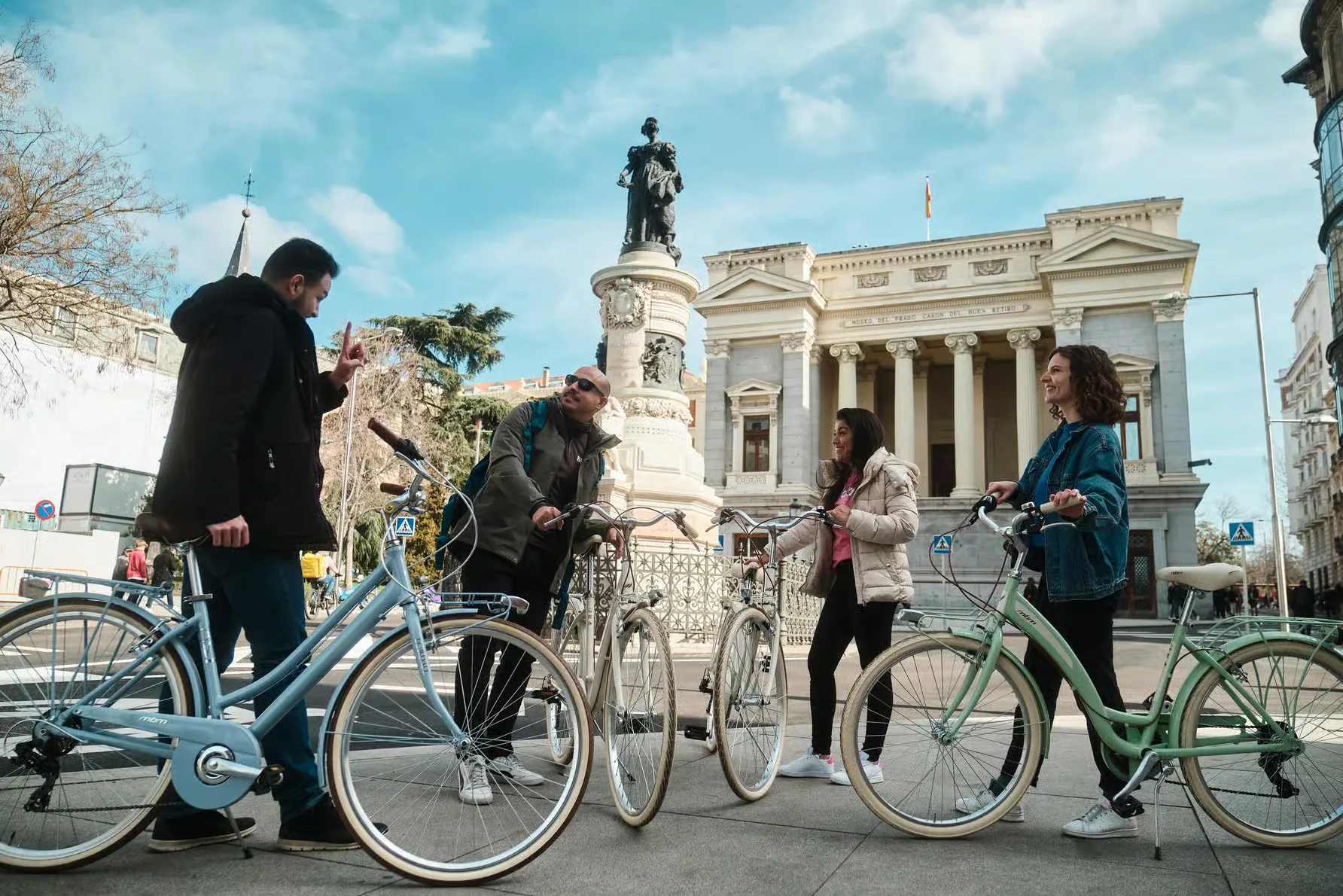Entdecke Madrid mit dem Vintage-Fahrrad und lokalem Guide