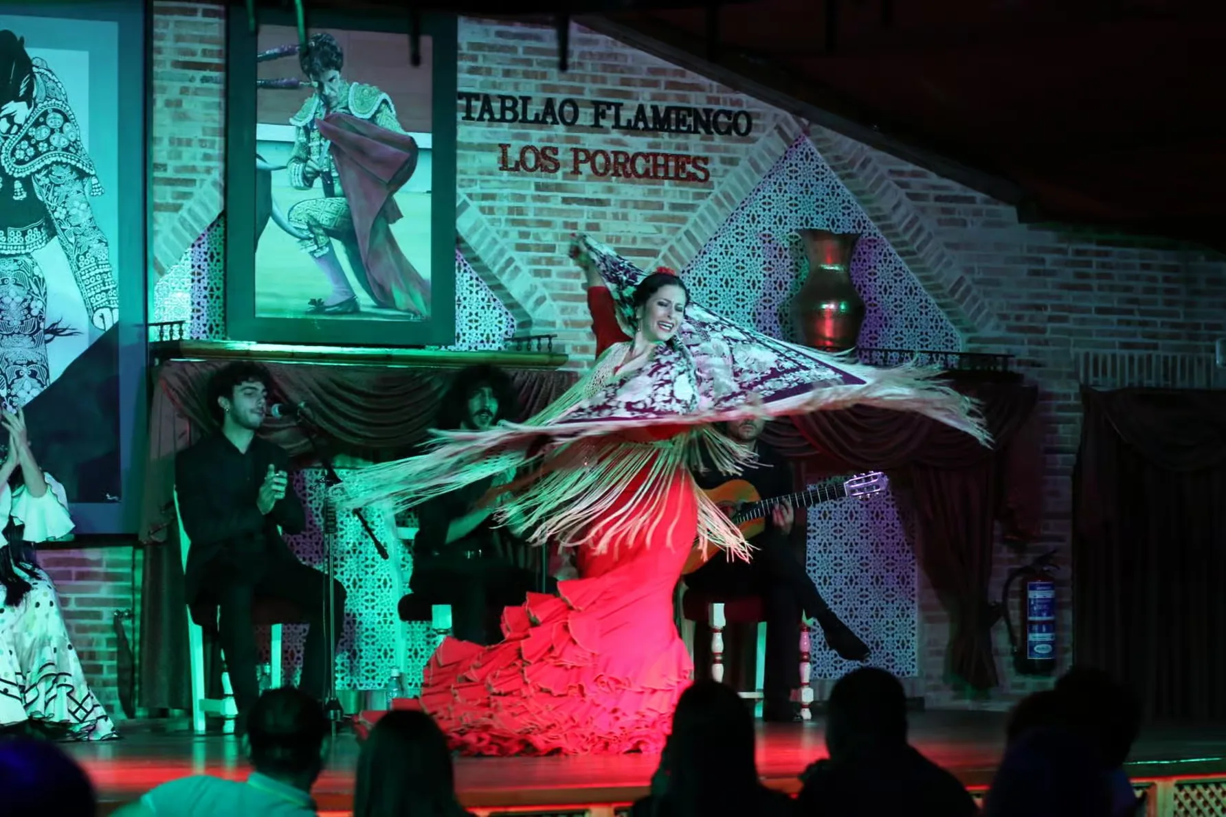Madrid : spectacle flamenco Los Porches avec tapas et entrée avec vin