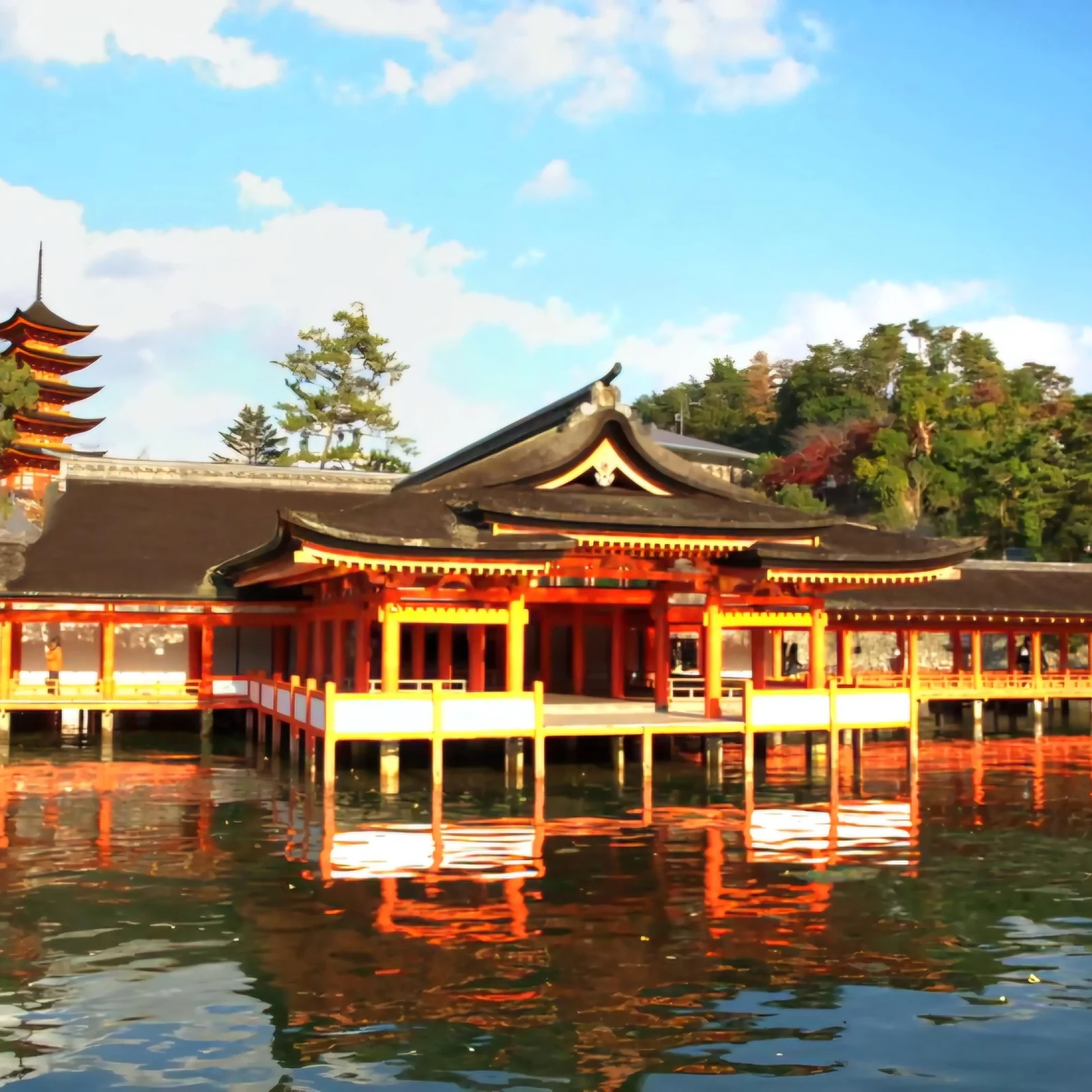 Private Hiroshima and Miyajima tour: history, culture and scenery in one day