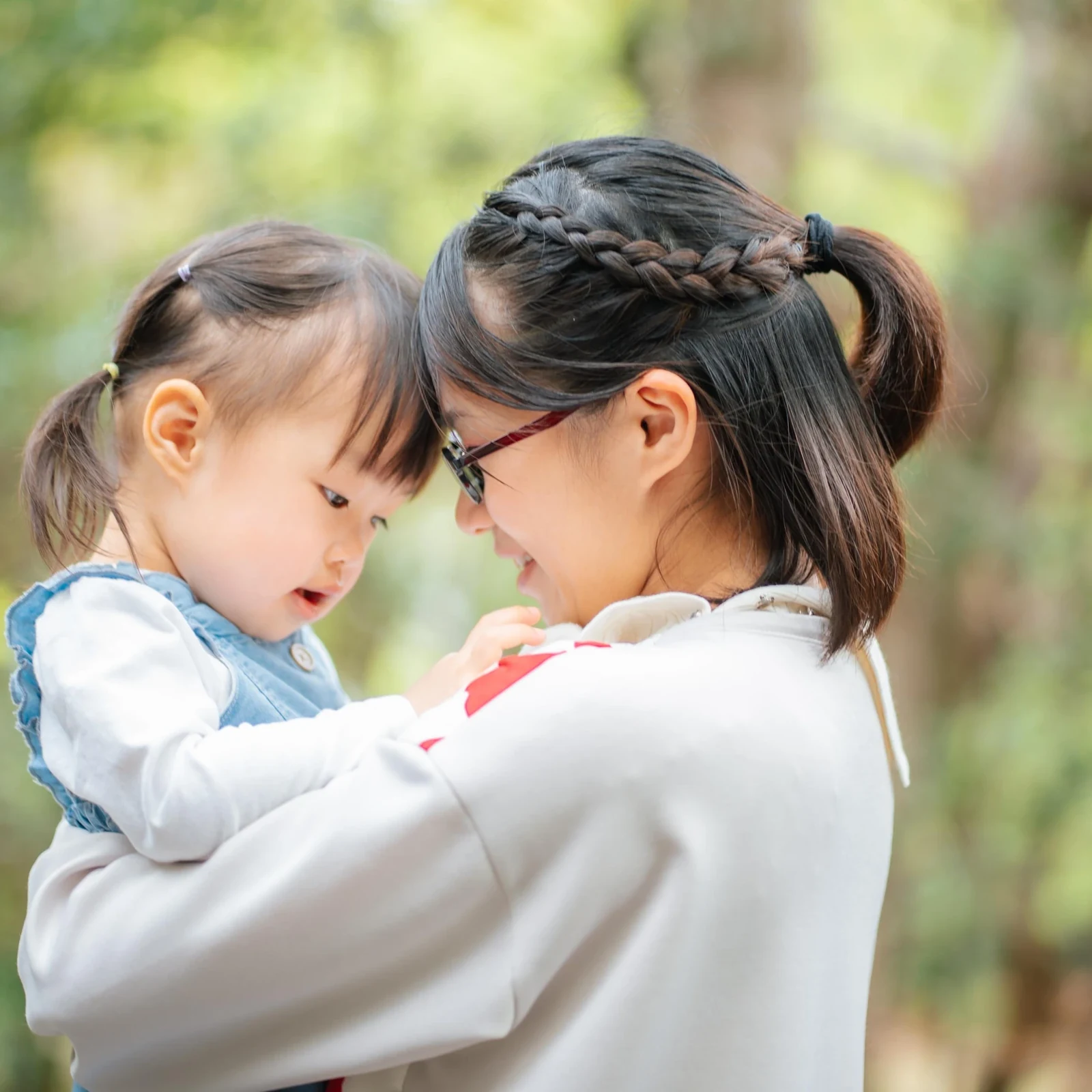 Osaka Castle Photo Session: Professional Memories in 90 Minutes