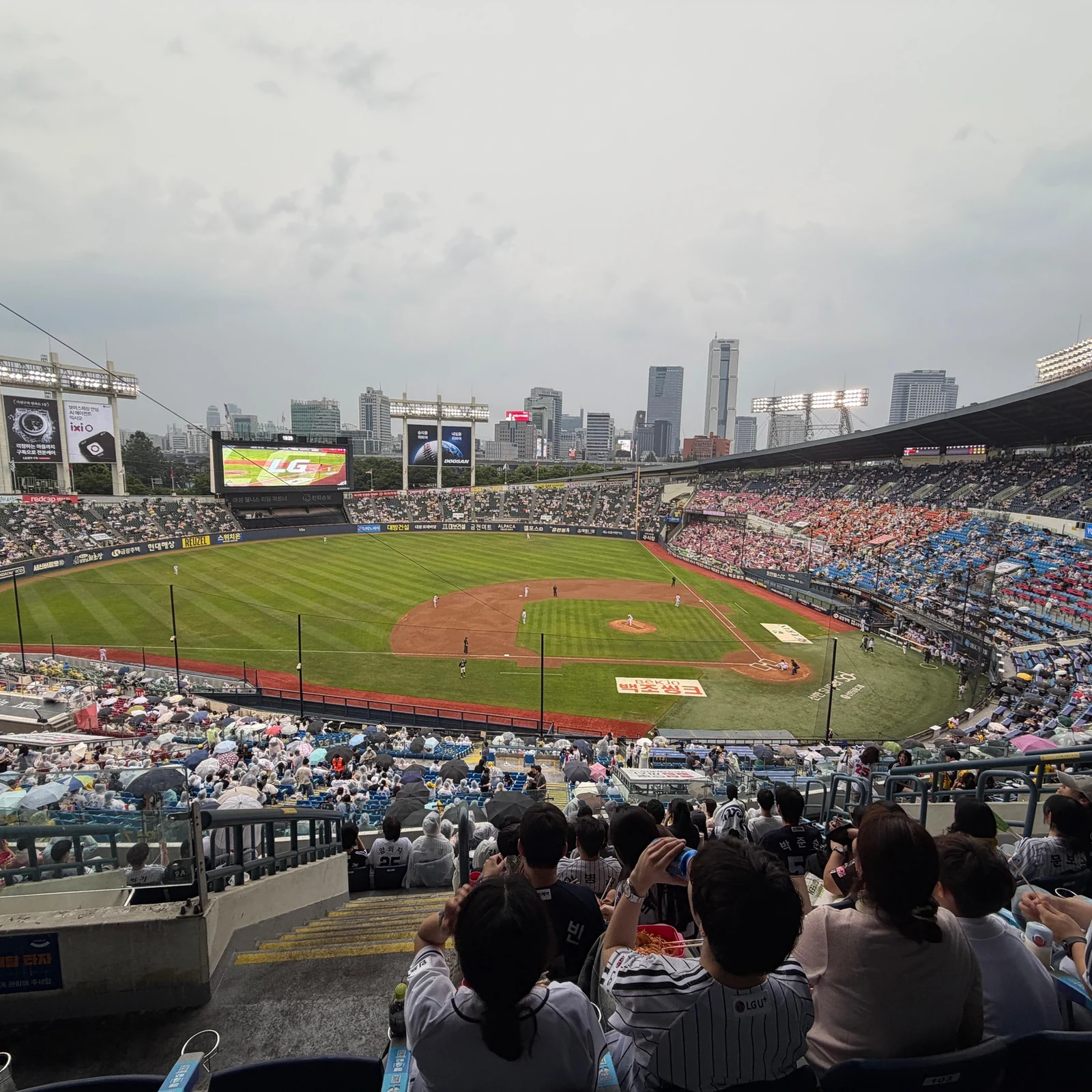 Partido de béisbol en Jamsil con cena y ambiente coreano