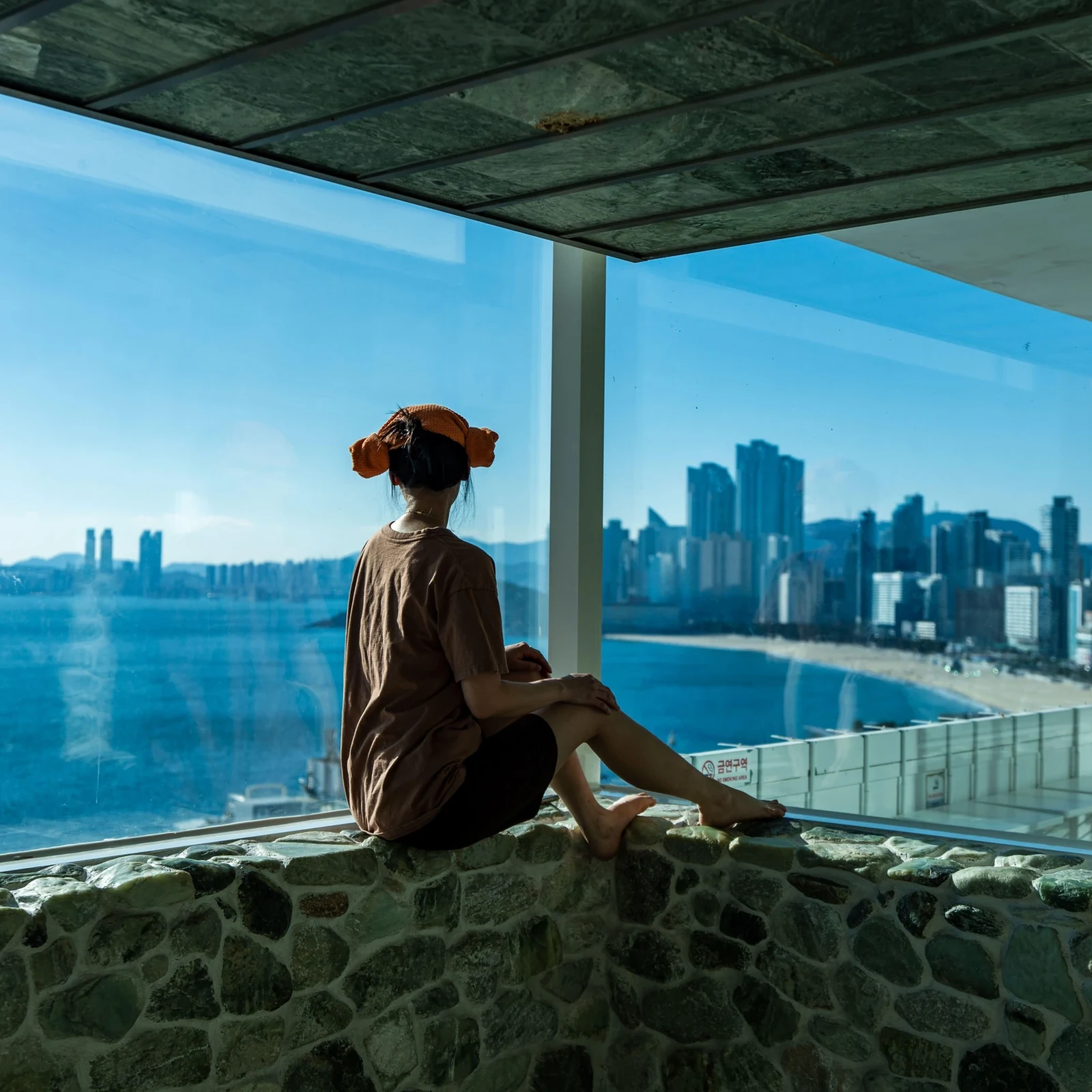 Entrada a HILLSPA en Haeundae con baños, saunas y vistas al mar