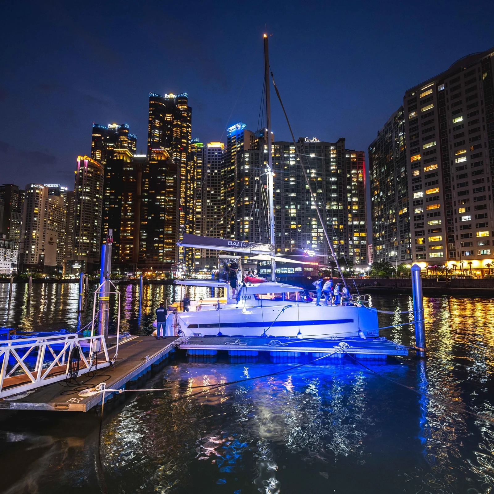 Tour nocturno en yate por Busan entre luces y mar