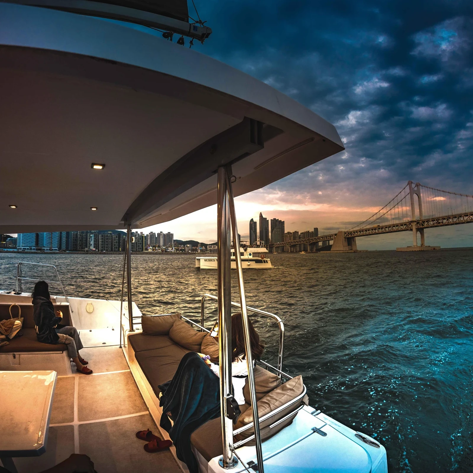 Excursion nocturne en yacht à Busan entre lumières et mer