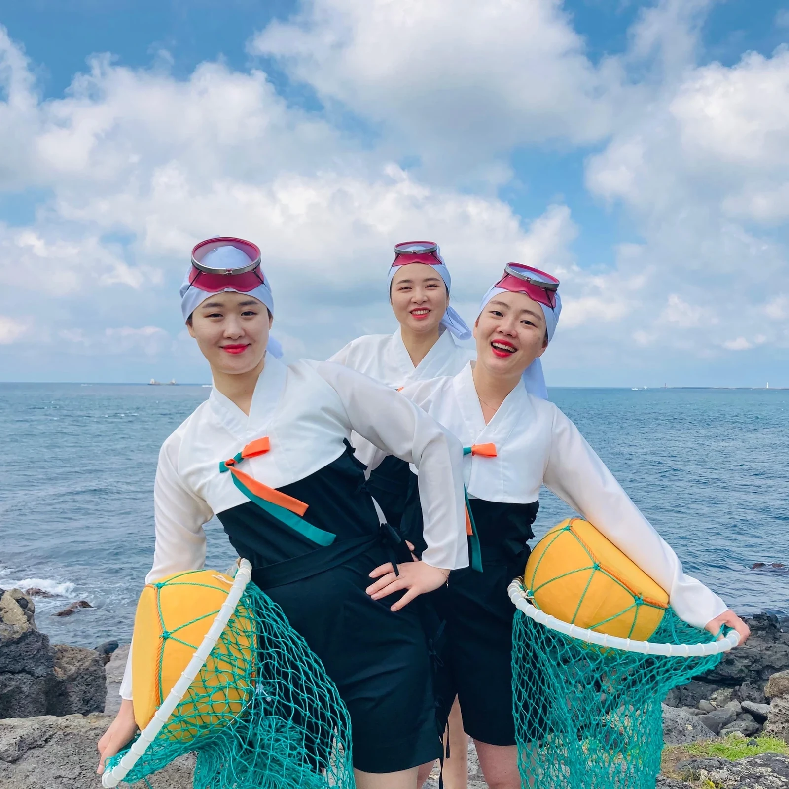Experiencia cultural haenyeo en Jeju con vestuario tradicional y fotos