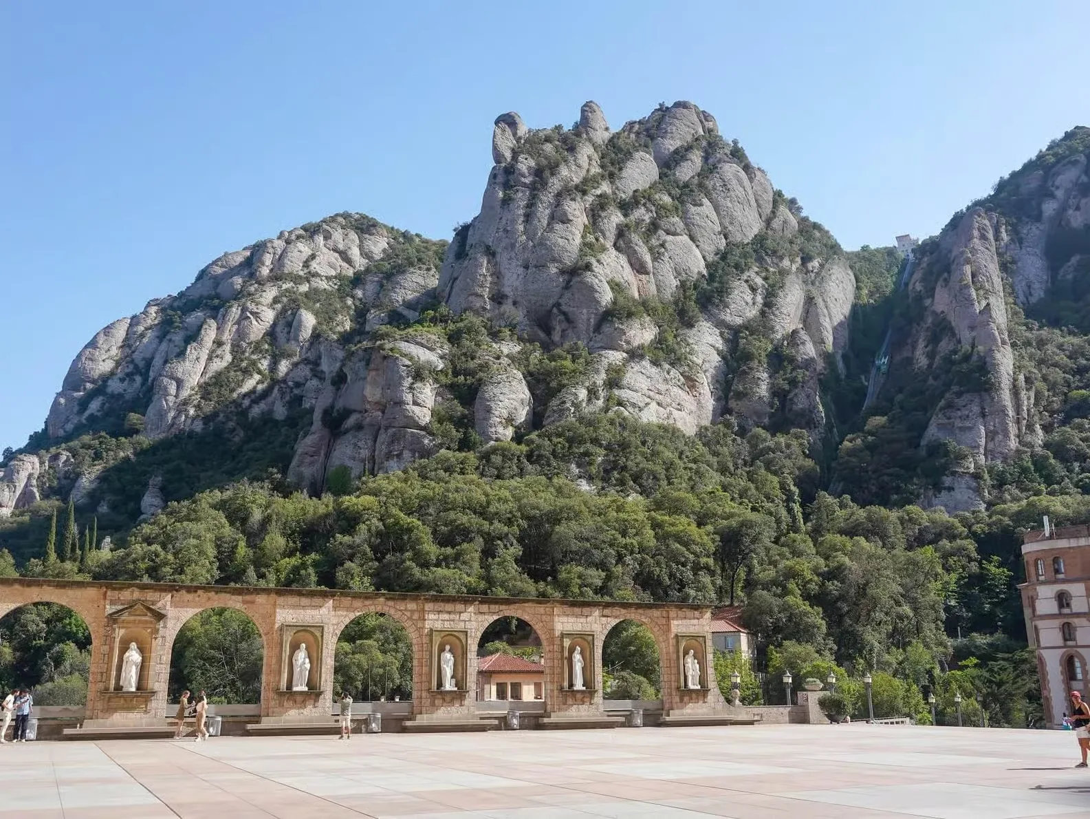 Visit Montserrat from Barcelona with rack railway and access to La Moreneta