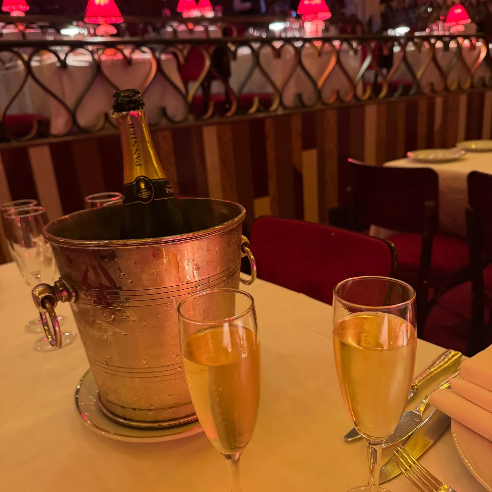 Cena y espectáculo en el Moulin Rouge de París con “Féerie”